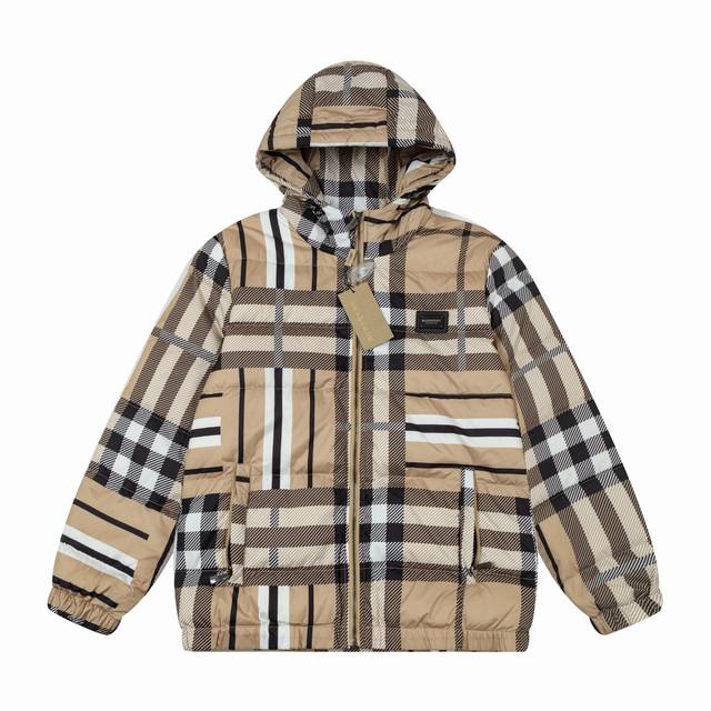 巴宝莉burberry 2024秋冬新款连帽羽绒服 格子经典老花logo。原版1:1订制五金配件全进口原版定制 欢迎专柜对比 绝对的高品质 采用顶级90白鸭绒