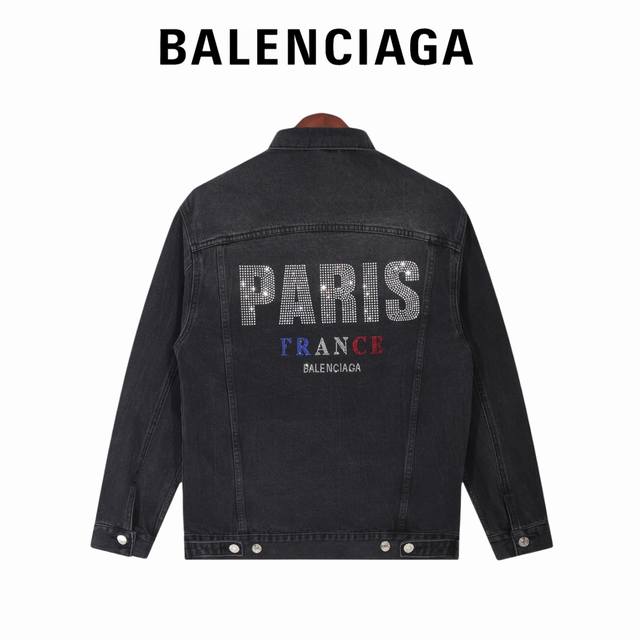 原版 款号：Ab035 上新 Balenciaga丨巴黎世家 24Ss Paris烫钻牛仔夹克外套 原版采用460G高端定制面料，新款paris满钻使用进口设备