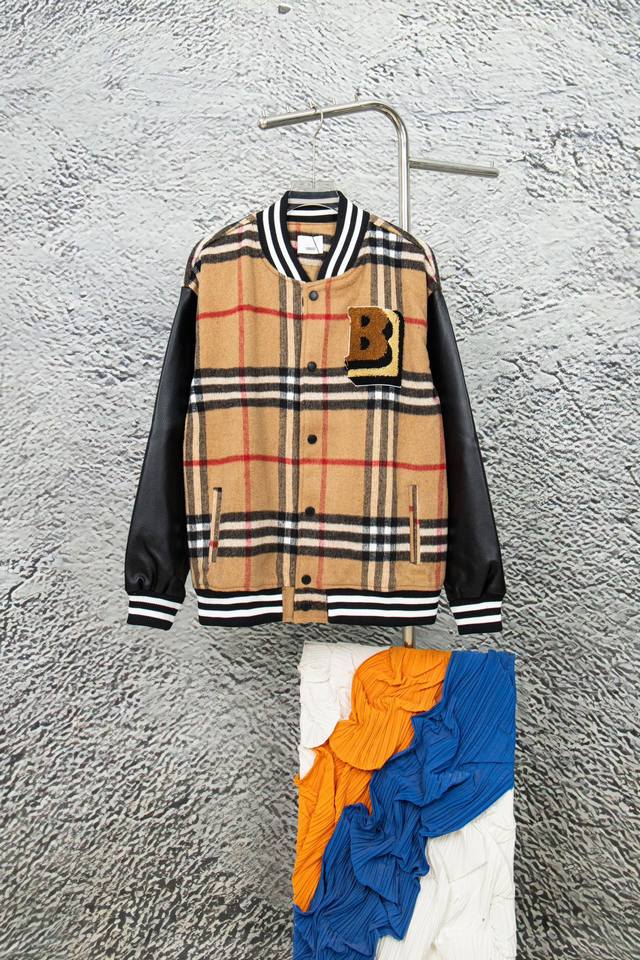 货号：Y934 Burberry 巴宝莉 2024Ss走秀款棒球服外套夹克 订购原版开模 历时一个月终于出货了，简直太爱了 上身真的超级帅。抖音某博主讲今年新出