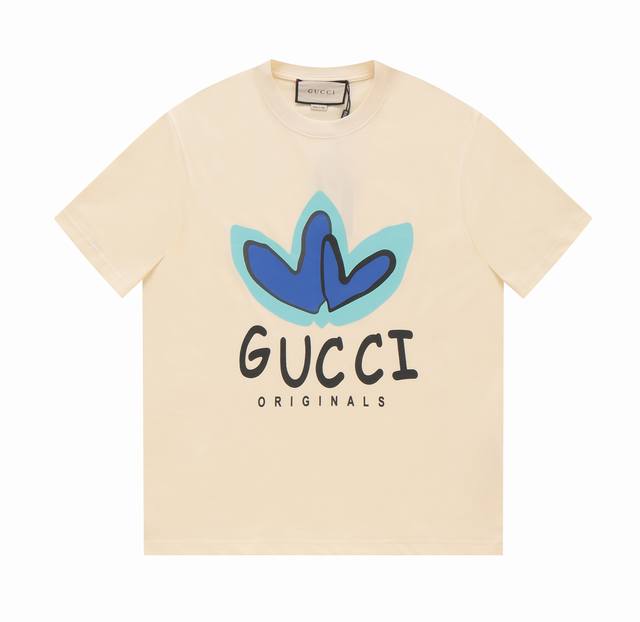 Gucci X Adidas 联名三叶草泼墨图案短袖t恤 原版面料 官方同款 手感非常舒服 夏季最新专柜同步 Os落肩版型 时尚又个性 超级百搭好看的一款 男女