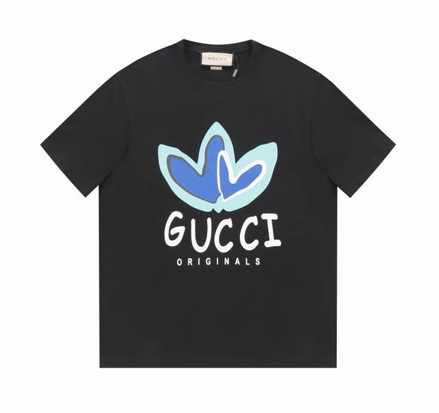 Gucci X Adidas 联名三叶草泼墨图案短袖t恤 原版面料 官方同款 手感非常舒服 夏季最新专柜同步 Os落肩版型 时尚又个性 超级百搭好看的一款 男女