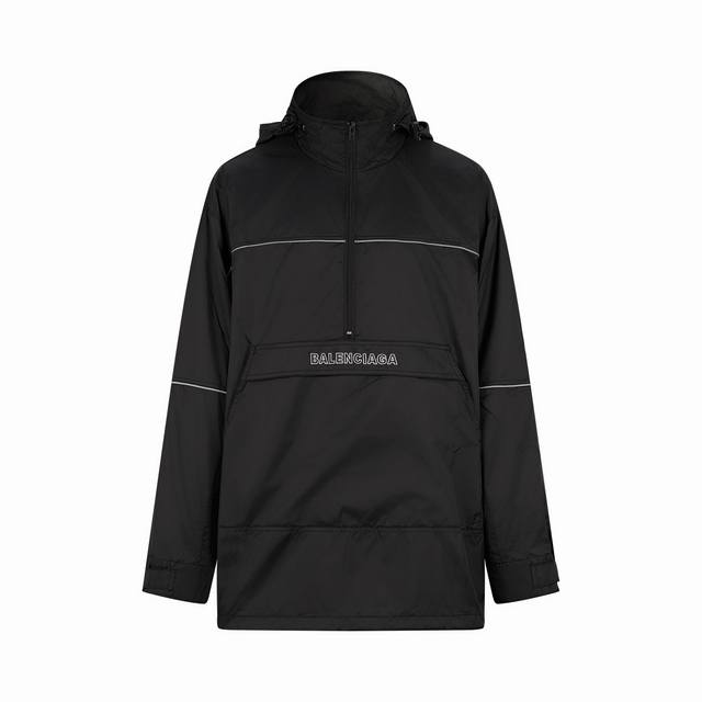 Balenciaga半拉链冲锋衣 面料：定制7*7暗格纹100尼龙三防面料 质感十足 舒适贴肤 沉浸于balenciaga的黑色魅力 搭配拼接剪裁 加以反光条设