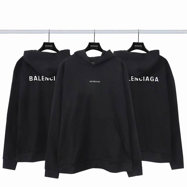 巴黎世家balenciaga 中间前后字母反光连帽卫衣 24年新主麦上身 工艺说明：袖口以及下摆采用双线的针法加持 走线平直 胸前后背结合品牌logo印3M反光