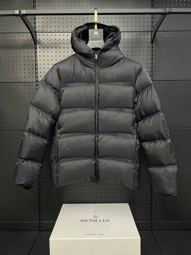 2024特级羽绒moncler Masac男士短款羽绒夹克外套.面料控必入单品.2024全新科技面料.极致轻量化.超轻超白鹅颈绒填充.清洁度天花板.850+蓬松