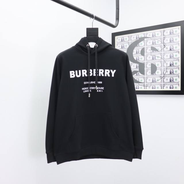 Burberry 巴宝莉 24Ss新款潮流经典卫衣，精致裁剪，高品质工艺！采用定织定染纯棉面料420克左右纯棉卫衣面料！图案进口数码印花工艺，耐穿耐洗久穿不变型