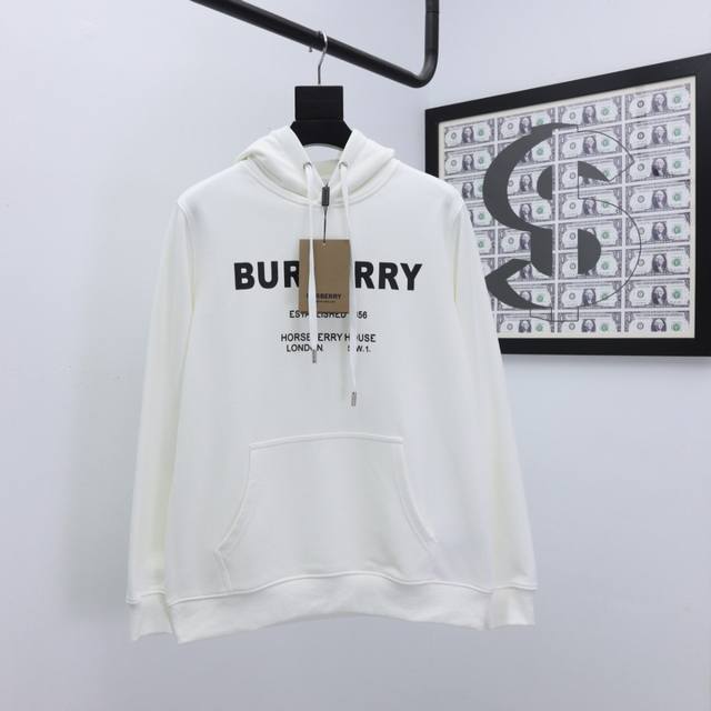 Burberry 巴宝莉 24Ss新款潮流经典卫衣，精致裁剪，高品质工艺！采用定织定染纯棉面料420克左右纯棉卫衣面料！图案进口数码印花工艺，耐穿耐洗久穿不变型