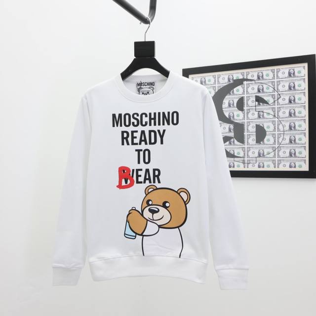 Moschino 莫斯奇诺 24Ss新款潮流经典卫衣，精致裁剪，高品质工艺！采用定织定染纯棉面料420克左右纯棉卫衣面料！图案进口数码印花工艺，耐穿耐洗久穿不变