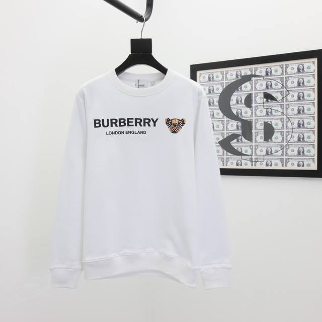 Burberry 巴宝莉 24Ss新款潮流经典卫衣，精致裁剪，高品质工艺！采用定织定染纯棉面料420克左右纯棉卫衣面料！图案进口数码印花工艺，耐穿耐洗久穿不变型