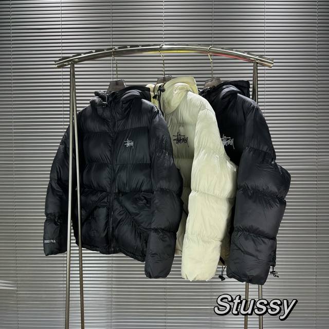 Stu50 Stussy Micro Ripstop Down Parka 纯色百搭拉链连帽羽绒棉服 男女同款 品牌背景：Stussy 斯图西 是源于美国的潮流