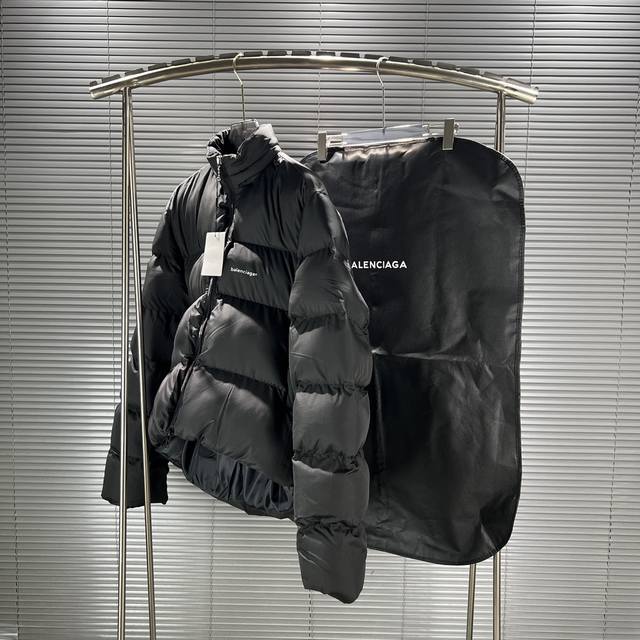 B76 配巴黎世家防尘袋 巴黎世家 Balenciaga 小标字母廓形龟背羽绒棉服 男女同款 面料优选50D加密防水透气膜 ，充棉量280克， 轻薄柔软 ，更具