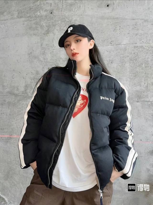 S31 资讯图 Moncler X Palm Angels 蒙口 联名 徽标彩条刺绣logo羽绒服外套 Moncler Genius邀集众多当红设计师以品牌经典