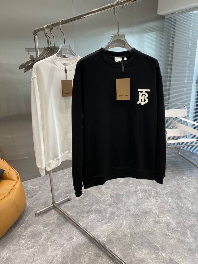 Burberry 巴宝莉 24Ss新款潮流经典卫衣，精致裁剪，高品质工艺！采用定织定染纯棉面料420克左右纯棉卫衣面料！图案进口数码印花工艺，耐穿耐洗久穿不变型