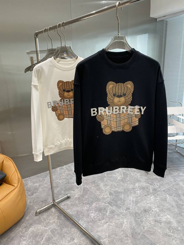 Burberry 巴宝莉 24Ss新款潮流经典卫衣，精致裁剪，高品质工艺！采用定织定染纯棉面料420克左右纯棉卫衣面料！图案进口数码印花工艺，耐穿耐洗久穿不变型