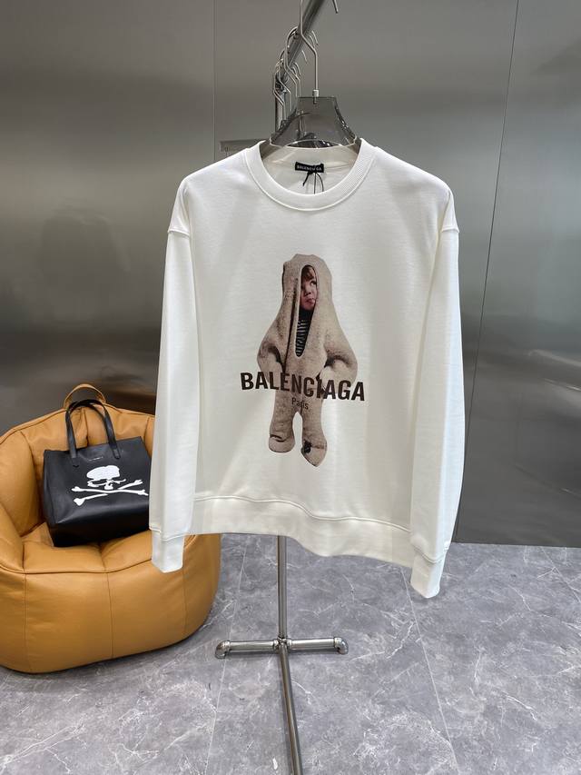 Balenciaga 巴黎世家 24Ss新款潮流经典卫衣，精致裁剪，高品质工艺！采用定织定染纯棉面料420克左右纯棉卫衣面料！图案进口数码印花工艺，耐穿耐洗久穿