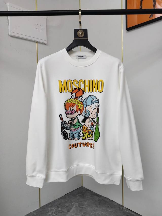 Moschino 莫斯奇诺 24Ss新款潮流经典卫衣，精致裁剪，高品质工艺！采用定织定染纯棉面料420克左右纯棉卫衣面料！图案进口数码印花工艺，耐穿耐洗久穿不变