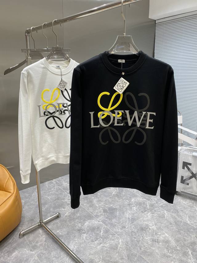 Loewe 罗意威 24Ss新款潮流经典卫衣，精致裁剪，高品质工艺！采用定织定染纯棉面料420克左右纯棉卫衣面料！图案进口数码印花工艺，耐穿耐洗久穿不变型，微阔