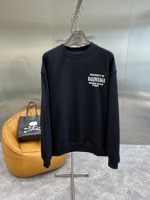 Balenciaga 巴黎世家 24Ss新款潮流经典卫衣，精致裁剪，高品质工艺！采用定织定染纯棉面料420克左右纯棉卫衣面料！图案进口数码印花工艺，耐穿耐洗久穿