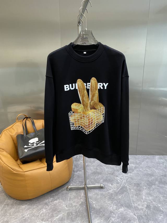 Burberry 巴宝莉 24Ss新款潮流经典卫衣，精致裁剪，高品质工艺！采用定织定染纯棉面料420克左右纯棉卫衣面料！图案进口数码印花工艺，耐穿耐洗久穿不变型