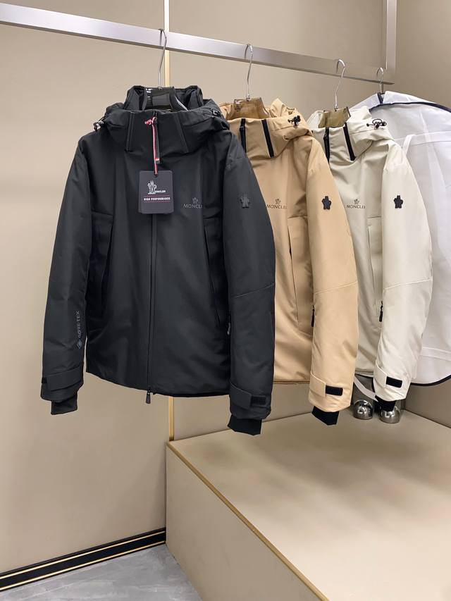 代工老渠道，Moncler 24Fw蒙口轻薄新款男士连帽休闲羽绒服！ 贸易公司订单jeluz男士羽绒的灵感来住经典的，男士户外活动场所之选！ 客供采用gore-