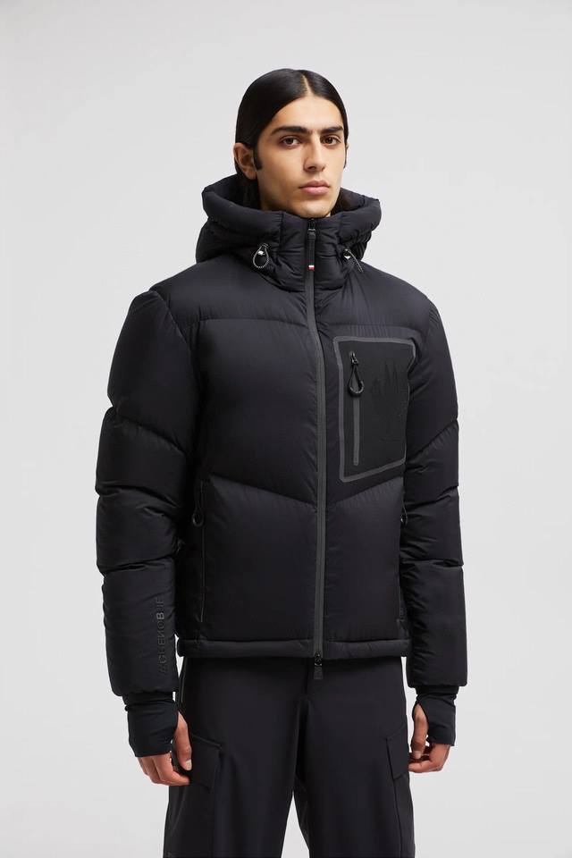 Moncler Grenoble Mandres男士短款羽绒夹克外套 Mandres羽绒夹克采用longue Saison面料制成，为户外活动提供轻盈保护。 这