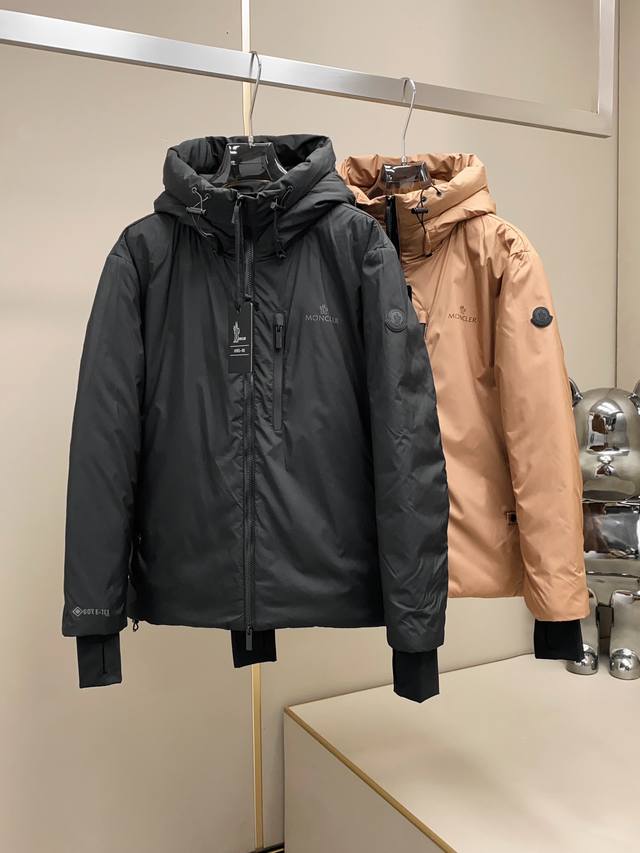 代工老渠道，24Moncler 轻薄新款男士连帽休闲羽绒服！ 贸易公司订单dabos男士羽绒的灵感来住经典的paninari,男士户外活动场所之选！ 客供采用e