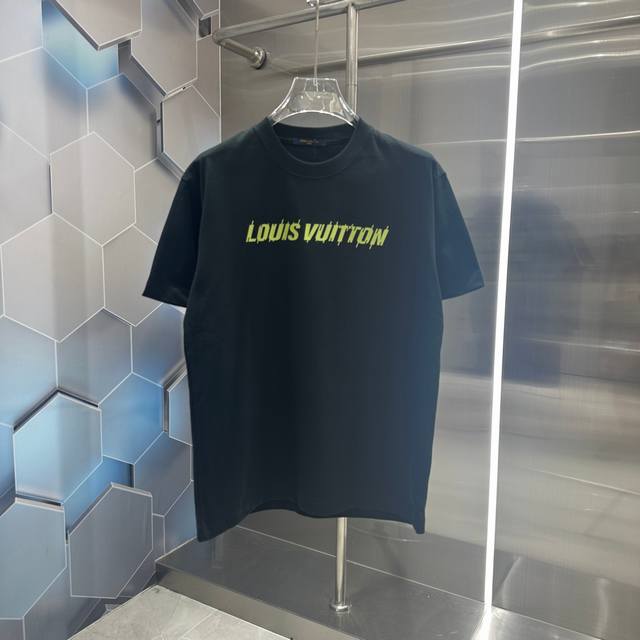 Lv 2024秋冬新款320克短袖t恤 个性印花 男女同款宽松版 S M L Xl Xxl 五个码 黑色 白色 咖色