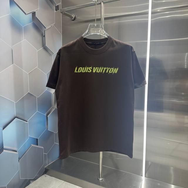 Lv 2024秋冬新款320克短袖t恤 个性印花 男女同款宽松版 S M L Xl Xxl 五个码 黑色 白色 咖色