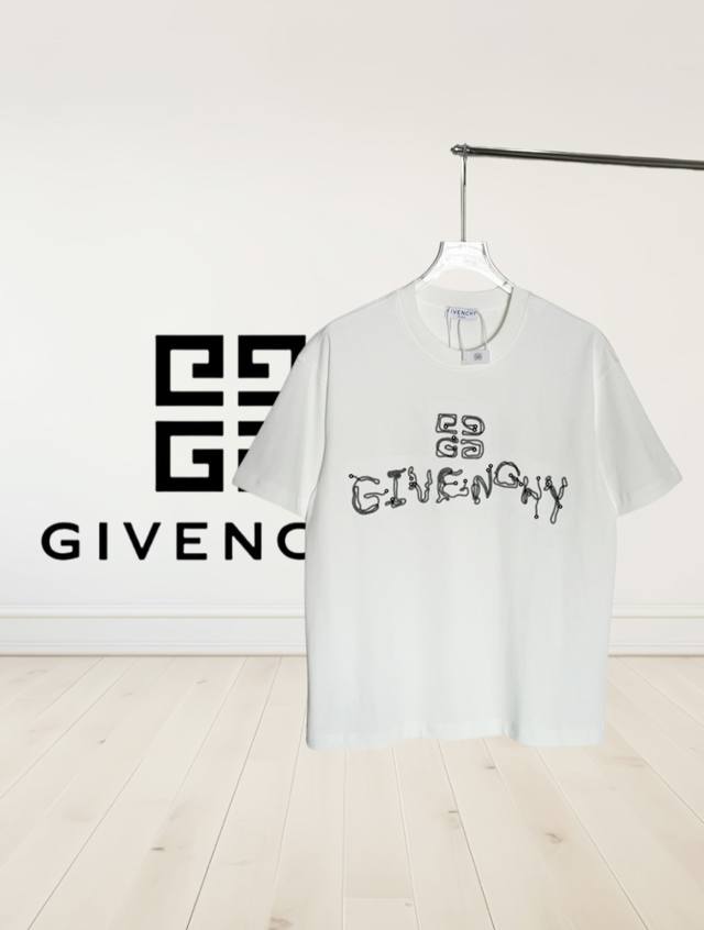 高品质] Givenchy纪梵希 新款经典字母logo刺绣元素设计 圆领短袖t恤 ，短袖单品里面不可多得的一件利器，宽松t恤，上身炒鸡酷 ，100%全棉面料，非