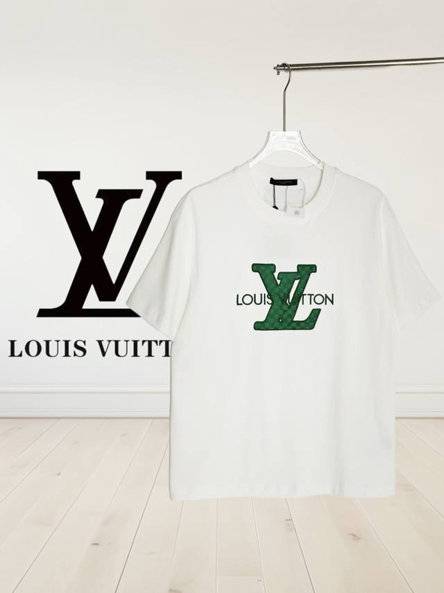 高品质] Louis Vuitton 路易威登。新款字母刺绣圆领短袖，男女同款！短袖不在千篇一律的大众脸，而是一定要独特吸引人的眼球，这一款lv短袖品相品质都在