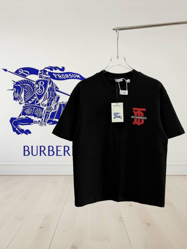 高品质]Burberry 巴宝莉 新款bt帖皮刺绣圆领短袖，300克洗水面料，厚薄适中,亲肤透爽，简约大气的经典标识刺绣展现了唯美的画面美学，Os裁剪风格，最流