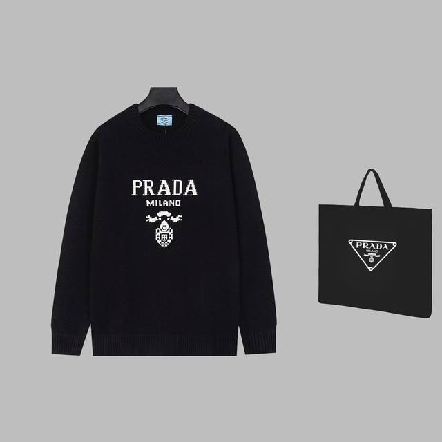 可配手提袋5 Prada 领口三角车线圆领毛衣 绝非市场羊毛成分通过水洗做出来的手感效果 每一个颜色起订量需要500Kg 领口 袖口 下摆 车线处理 码数：Xs