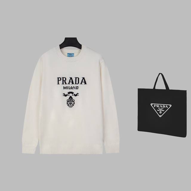 可配手提袋5 Prada 领口三角车线圆领毛衣 绝非市场羊毛成分通过水洗做出来的手感效果 每一个颜色起订量需要500Kg 领口 袖口 下摆 车线处理 码数：Xs