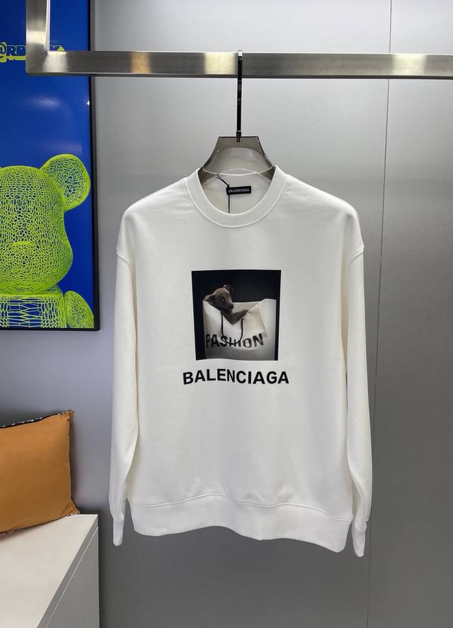 Balenciaga 巴黎世家 24Ss新款潮流经典卫衣，精致裁剪，高品质工艺！采用定织定染纯棉面料420克左右纯棉卫衣面料！图案进口数码印花工艺，耐穿耐洗久穿