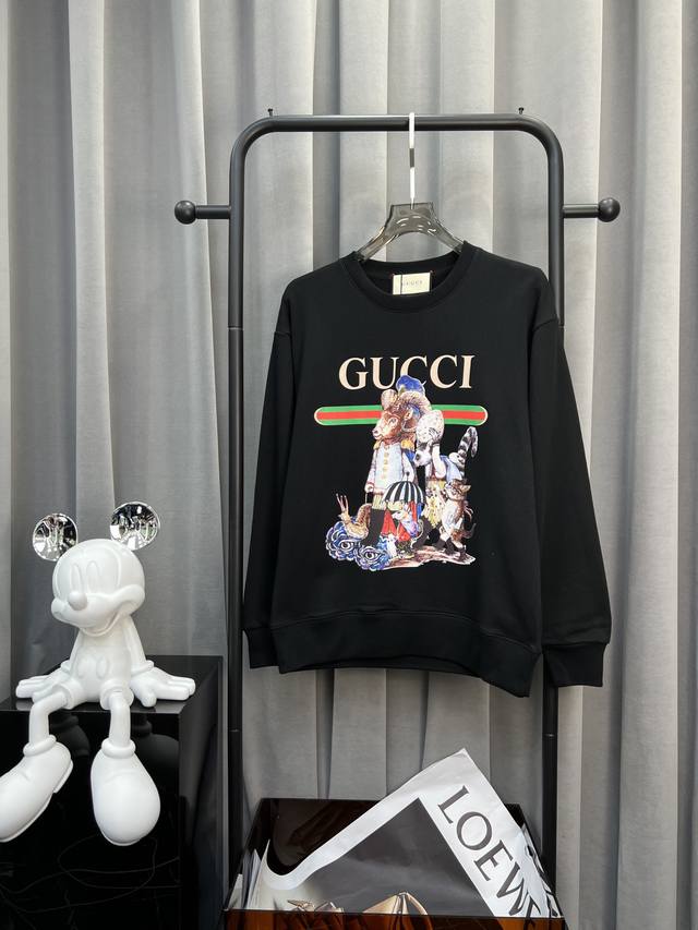 Gucci 古驰 24Ss新款潮流经典卫衣，精致裁剪，高品质工艺！采用定织定染纯棉面料420克左右纯棉卫衣面料！图案进口数码印花工艺，耐穿耐洗久穿不变型，微阔百