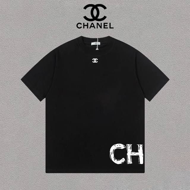 Chanel 香奈儿 领口标识logo印花图案 时尚潮流百搭纯棉短袖t恤男女同款 定织定染280克精梳棉面料 尺码：S-Xxl 颜色：黑色，白色