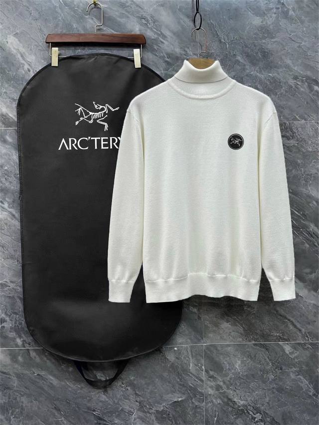 Arcteryx 始祖鸟3标齐全 徽标刺绣款高领毛衣 精品羊毛混纺毛衫 男女同款高端定制臻品系列 隶属品牌高端主线 专利顶级纱线混纺 以创新来阐释常规款式 面料