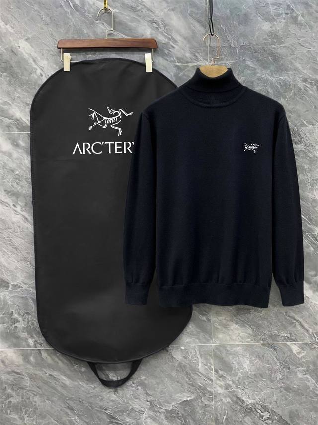 Arcteryx 始祖鸟3标齐全 徽标刺绣款高领毛衣 精品羊毛混纺毛衫 男女同款高端定制臻品系列 隶属品牌高端主线 专利顶级纱线混纺 以创新来阐释常规款式 面料