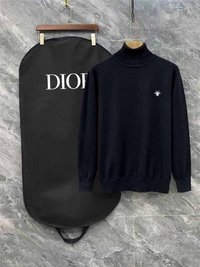 Dior 迪奥3标齐全 徽标刺绣款高领毛衣 精品羊毛混纺毛衫 男女同款高端定制臻品系列 隶属品牌高端主线 专利顶级纱线混纺 以创新来阐释常规款式 面料的配置更是