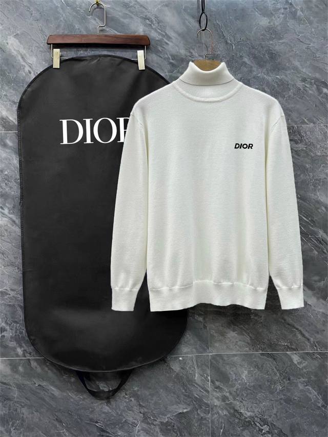 Dior 迪奥3标齐全 徽标刺绣款高领毛衣 精品羊毛混纺毛衫 男女同款高端定制臻品系列 隶属品牌高端主线 专利顶级纱线混纺 以创新来阐释常规款式 面料的配置更是