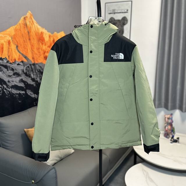 The North Face 北面 1990冲锋羽绒服-石墨灰 面料高透层压织物gore-Tex仿水透气，防水为国际iso标准90 Iso4 级别达到荷叶水珠滚