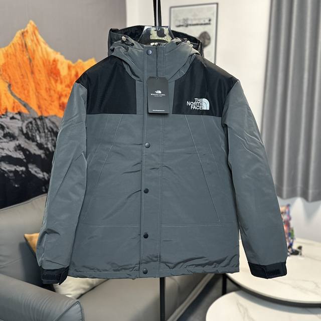 The North Face 北面 1990冲锋羽绒服-石墨灰 面料高透层压织物gore-Tex仿水透气，防水为国际iso标准90 Iso4 级别达到荷叶水珠滚