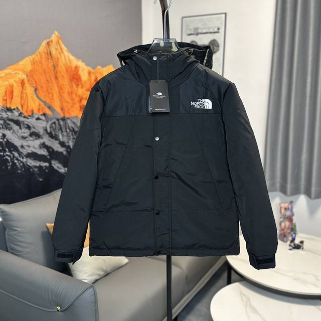 The North Face 北面 1990冲锋羽绒服-石墨灰 面料高透层压织物gore-Tex仿水透气，防水为国际iso标准90 Iso4 级别达到荷叶水珠滚