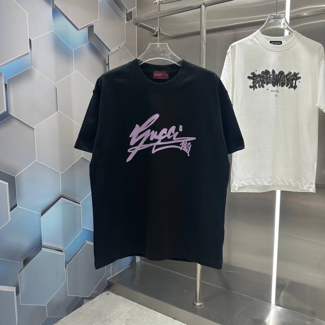 Gucci 2024秋冬新款320克短袖t恤 个性印花 男女同款宽松版 S M L Xl Xxl 五个码 黑色 杏色 栗红