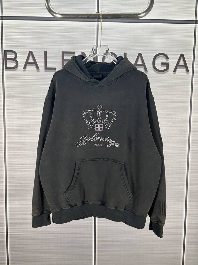 Balenciaga 巴黎世家 500G洗水加绒皇冠字母烫钻连帽卫衣加绒.成衣做旧洗水长袖连帽卫衣.砖柜同步.面料采用巴黎zp定织，布面干净.布纹清晰，柔软舒适