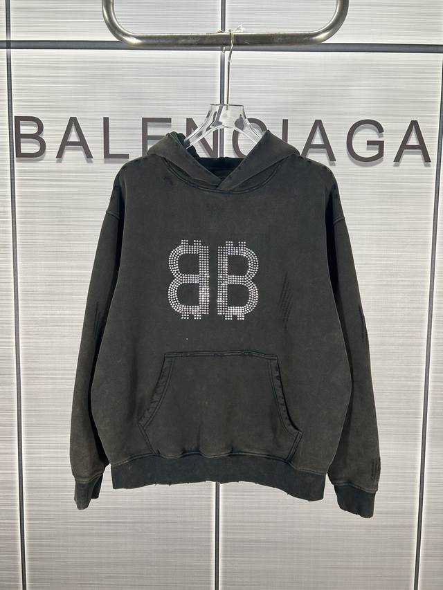 Balenciaga 巴黎世家 500G洗水加绒bb烫钻连帽卫衣加绒.成衣做旧洗水长袖连帽卫衣.砖柜同步.面料采用巴黎zp定织，布面干净.布纹清晰，柔软舒适。螺