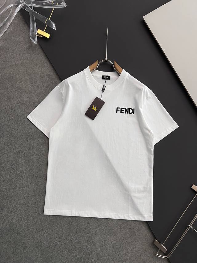 Fendi 芬迪 春夏新款 平纹针织圆领t恤 高克重棉质面料 前胸经典品牌字母刺绣，官网同步，专柜纯棉面料！贴肤舒适，耐看又好穿，经典简约logo设计，原厂工艺