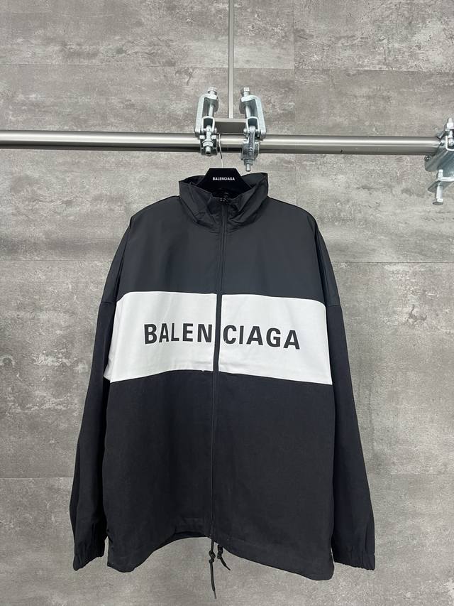 Balenciaga 巴黎世家 大logo字母印花拼接夹克外套 黑色男女同款 尺码表：Xs S M L 刺绣：直线挺直，曲线圆顺；针迹整齐，边缘无参差现象；绣面