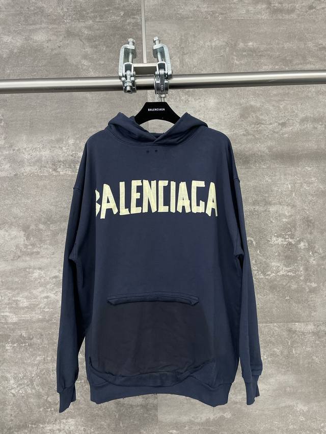 Balenciaga巴黎世家 双面黄胶带美纹纸logo印花连帽帽衫卫衣 藏蓝色 男女同款 尺码表：Xs. S. M. L 印花：印花材料采用安全环保无毒婴儿认证