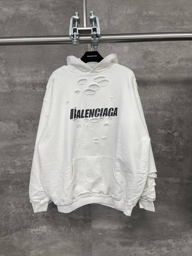 巴黎世家 Balenciaga 字母印花破洞连体帽衫卫衣 大白配色 男女同款 尺码表：Xs. S. M. L 印花：印花材料采用安全环保无毒婴儿认证的材料；印花