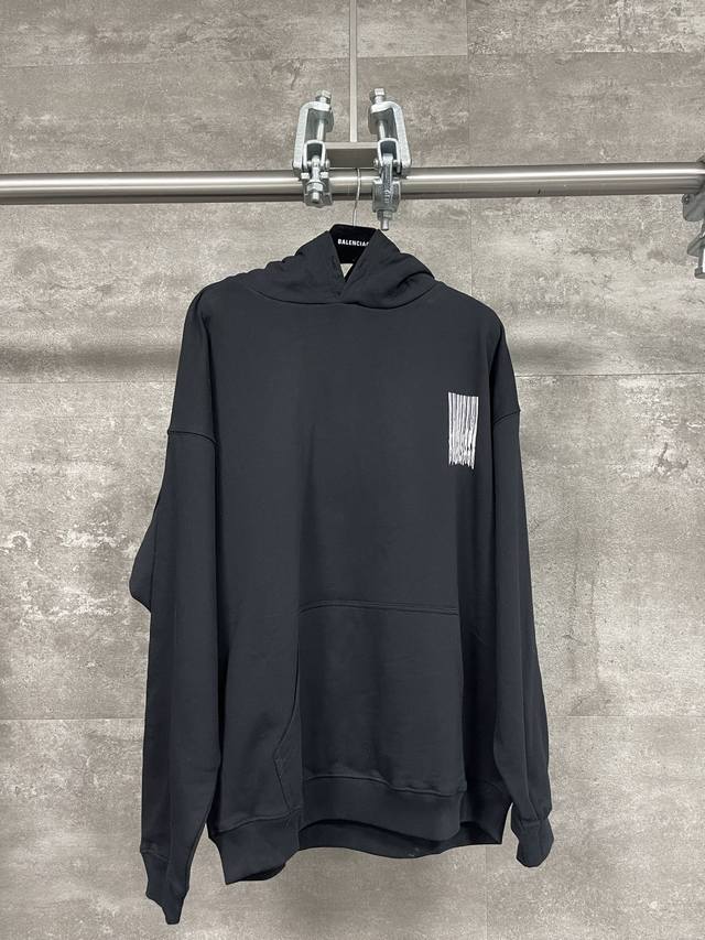 巴黎世家 Balenciaga Fw21流苏印花连体帽卫帽衫 黑色 男女同款 尺码表：Xs. S. M. L 印花：印花材料采用安全环保无毒婴儿认证的材料；印花